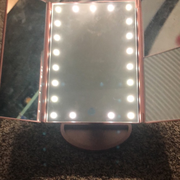 Makeup mirror - Picture 2 of 4